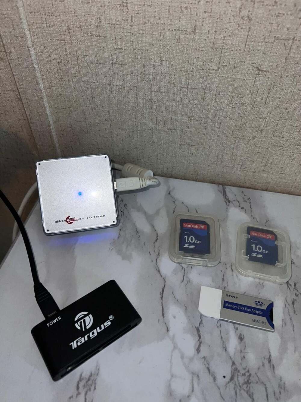 Swiss Travel Products USB 2.0 28-in-1 Card Reader with Accessories Bundle